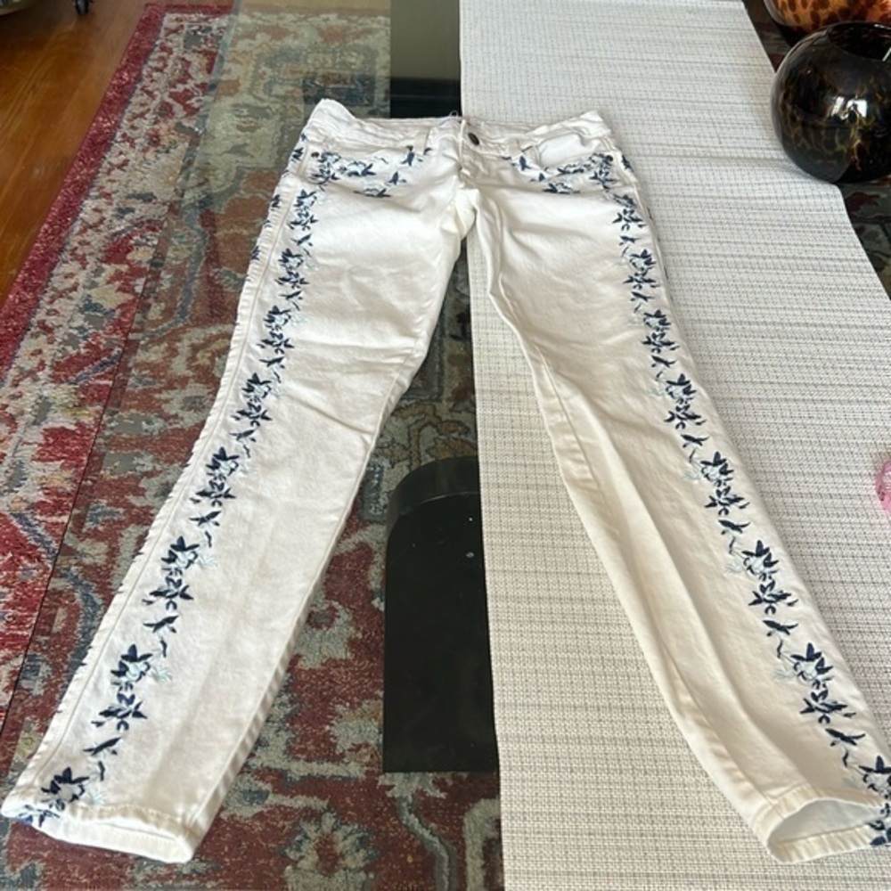 Genetic Denim | Shya  ivory with blue embroidered flowers size25/28inseam
